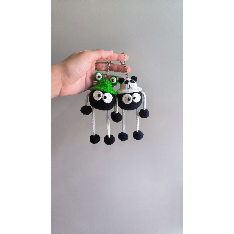 Móc khoá bồ hóng rút được tay chân bằng len handmade