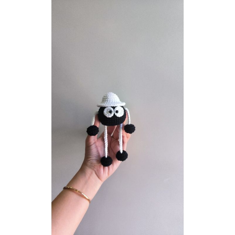 Móc khoá bồ hóng rút được tay chân bằng len handmade