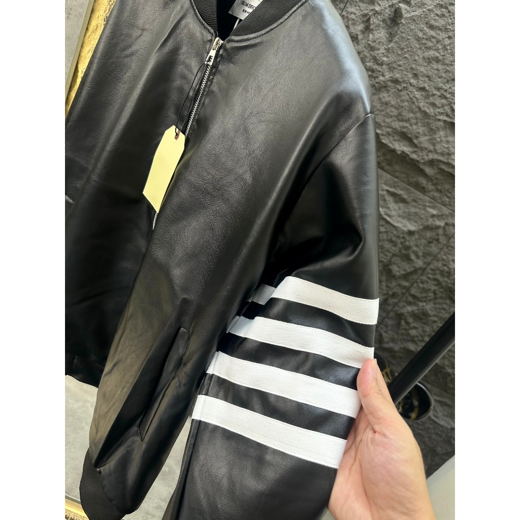 Áo Khoác Bomber Nam Thôm Bờ Rao Phối 4 Vạch Siêu Đẹp - Áo Khoác Bomber Nam Trơn Thôm Bờ Rao An Thuyên Cao Cấp