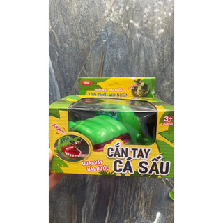Cá sấu cắn tay