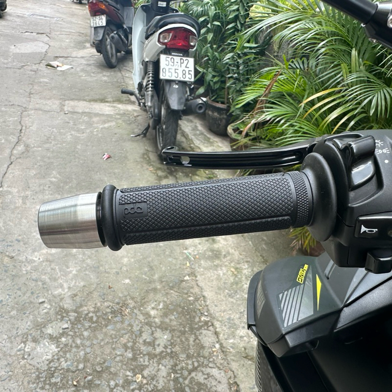 Bao tay PDC V1 gắn mọi xe máy phổ thông.