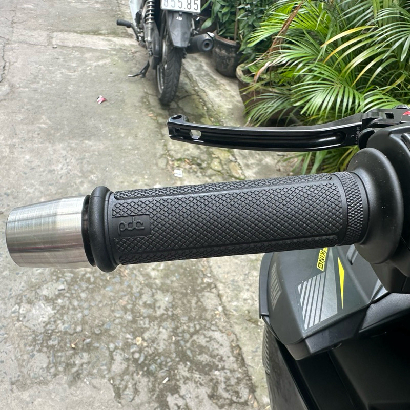 Bao tay PDC V1 gắn mọi xe máy phổ thông.