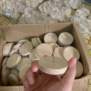 Đế gỗ cắm thú len