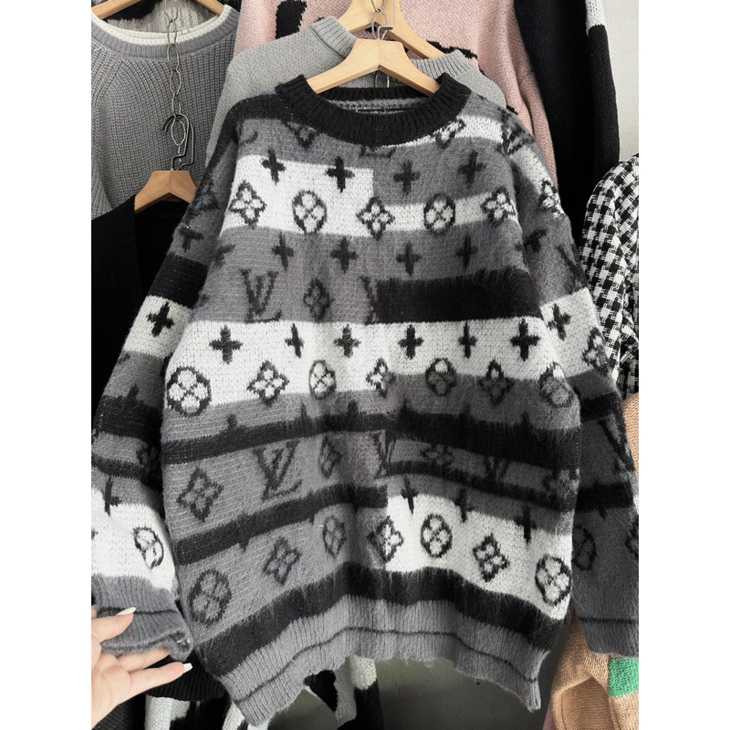 Áo khoác len lông nữ màu xám lờ vê hoạ tiết hàng Qc