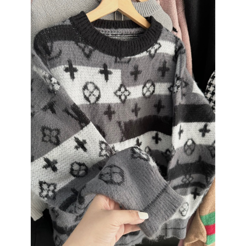 Áo khoác len lông nữ màu xám lờ vê hoạ tiết hàng Qc