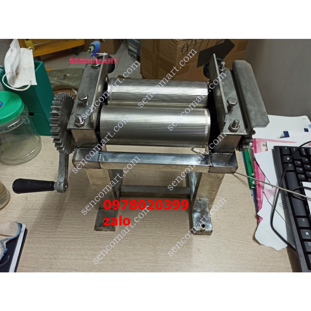 Máy cán mực khô , cá quay tay làm bằng inox siêu chắc chắn