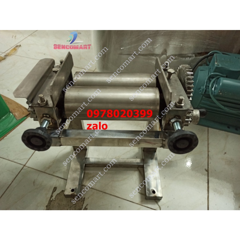 Máy cán mực khô , cá quay tay làm bằng inox siêu chắc chắn