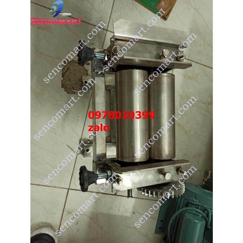 Máy cán mực khô , cá quay tay làm bằng inox siêu chắc chắn