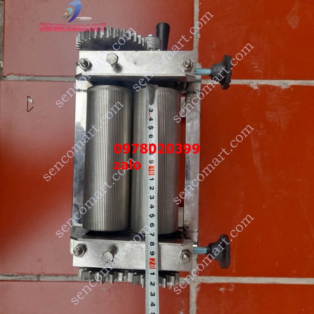 Máy cán mực khô , cá quay tay làm bằng inox siêu chắc chắn
