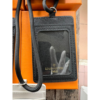 Thẻ đeo LV dành cho công sở