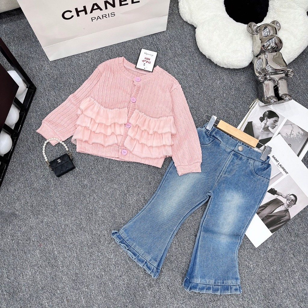 Set Áo Cadigan Bèo Kèm Quần Jeans Cho Bé Gái WOWKIDS Chất Len Mềm Mịn Cho Bé Đi Học Đi Chơi