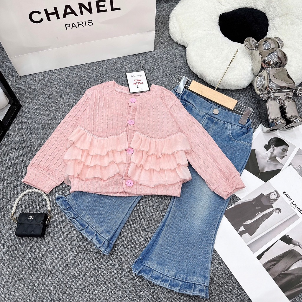 Set Áo Cadigan Bèo Kèm Quần Jeans Cho Bé Gái WOWKIDS Chất Len Mềm Mịn Cho Bé Đi Học Đi Chơi