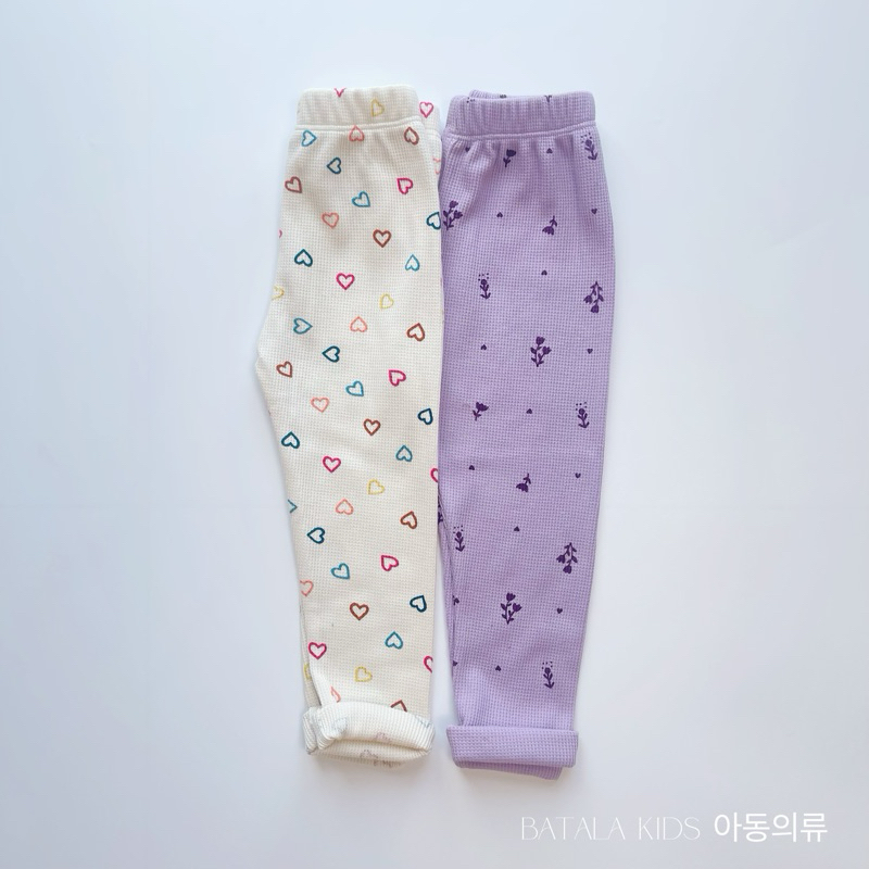 Set tổ ong họa tiết Hàn cho bé gái Batala Kids, bộ đồ thu đông trẻ em hoạ tiết dễ thương