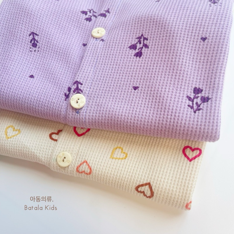 Set tổ ong họa tiết Hàn cho bé gái Batala Kids, bộ đồ thu đông trẻ em hoạ tiết dễ thương