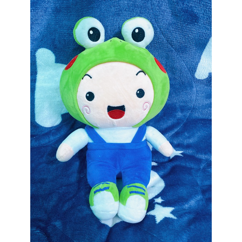 Em bé cosplay ếch
