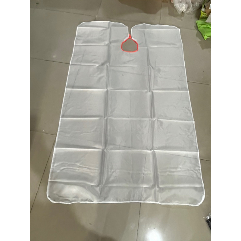 Áo choàng cắt tóc Chất liệu vải bình thường 🍟 màu đen trơn mềm, bền đẹp  chuyên dụng cho salon