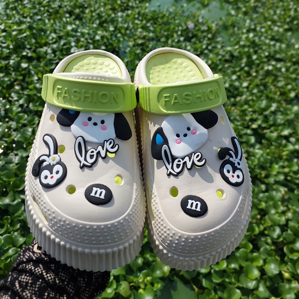 Dép sục cross nữ Lainiki đế bánh mỳ 2 lớp hàng loại 1 stiker hình cún mẫu hotrend năm nay 637+18