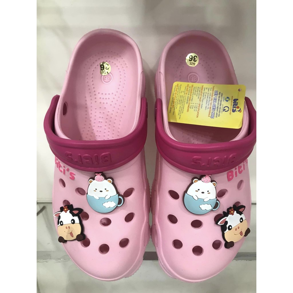 Dép sục bé gái kèm sticker DEG008401