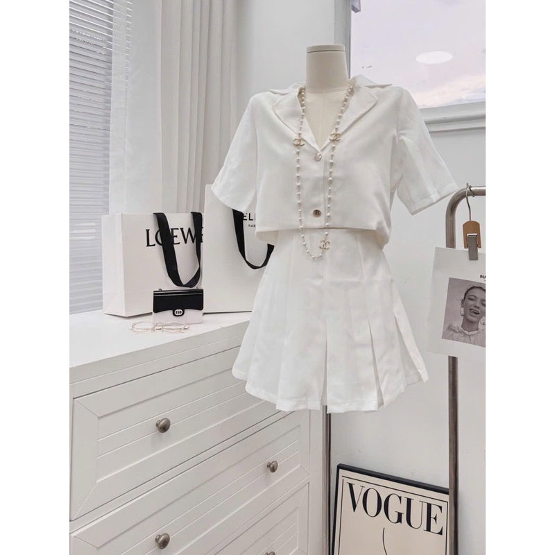 SET ÁO CROP TRẮNG CỔ VEST - CHÂN VÁY XẾP LY