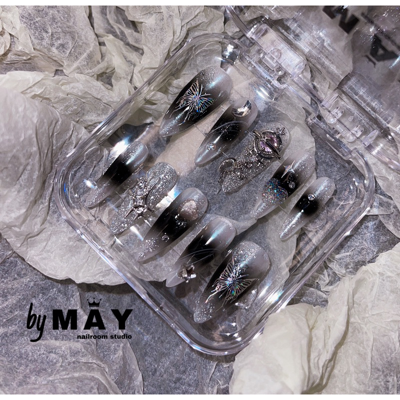 Nailbox Y2K thiết kế byMâynailroomstudio