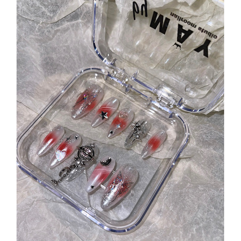 Nailbox Y2K thiết kế byMâynailroomstudio