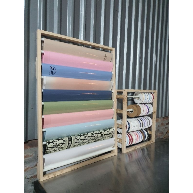 Kệ để giấy gói hoa, ruy băng gỗ