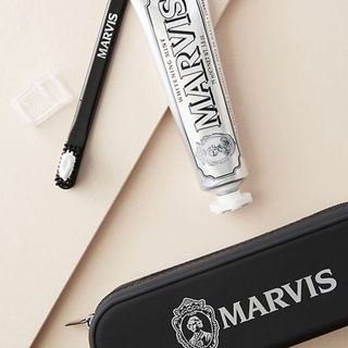 Kem đánh răng Marvis Whitening Mint 85g