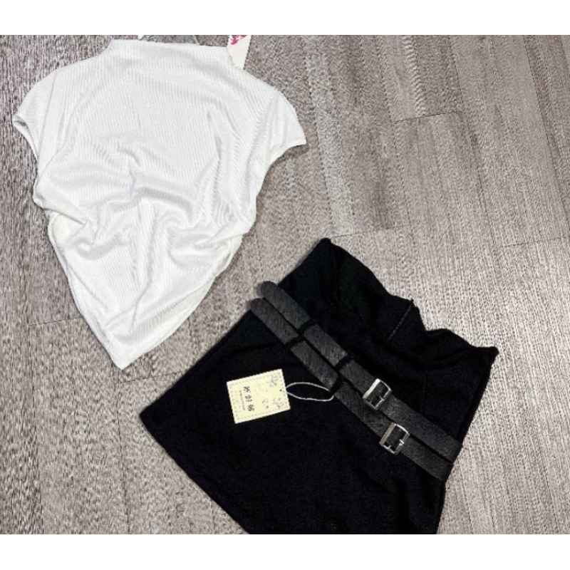 Set áo crotop + chân váy + belt
