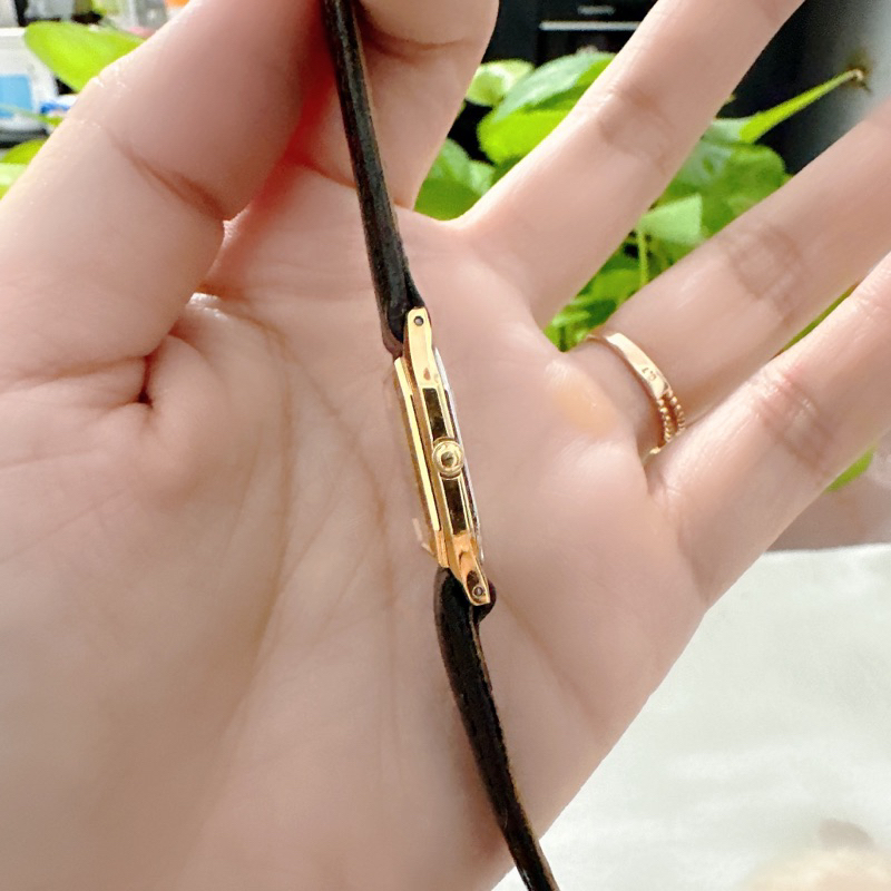 Đồng hồ nữ si nhật dáng tank hiệu Seiko