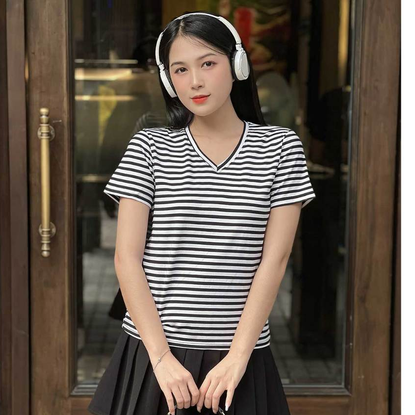 Áo thun cổ tim nữ TOLI sọc kẻ ngang, vải cotton 4 chiều mềm mịn, dáng suông ôm vừa, đủ size