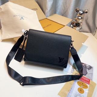 Túi lv nam messenger full đen có hộp 24cm xịn sò 2 box vip
