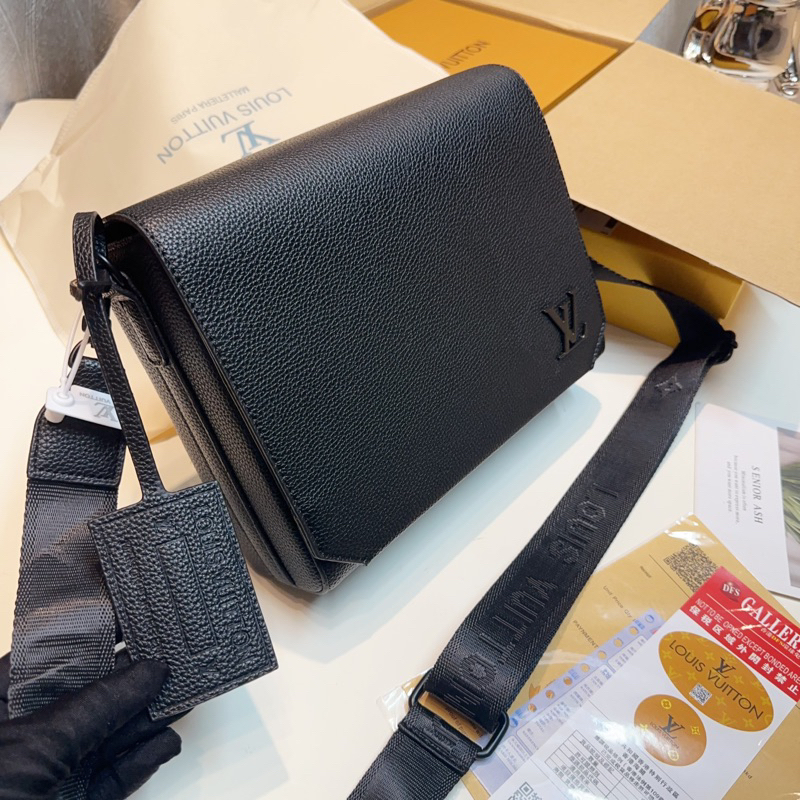 Túi đeo chéo lv nam messenger mới nhất xịn sò 24cm fullbox