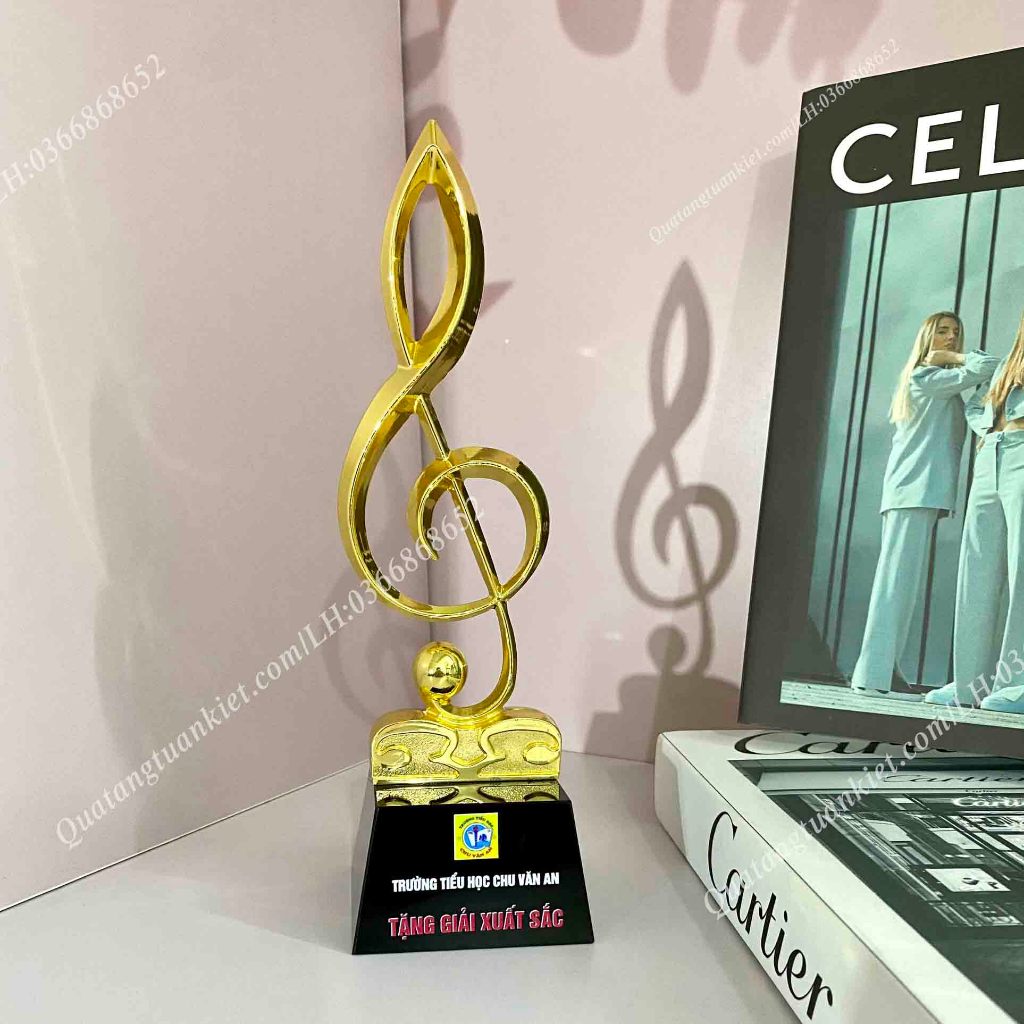 Cúp pha lê âm nhạc hình khóa Sol kim loại mạ vàng