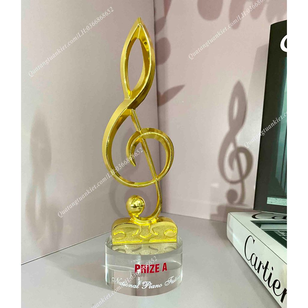 Cúp pha lê âm nhạc hình khóa Sol kim loại mạ vàng