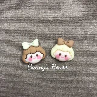 JIBBITZ, STICKER, CHARM CÔ BÉ TÓC NÂU, KEM TRANG TRÍ DÉP SỤC (ĐÃ GỒM NÚT GẮN)