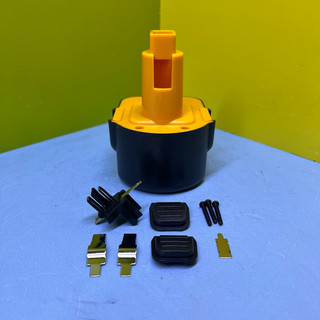 Vỏ pin Dewalt và Black&decker 12v chọt