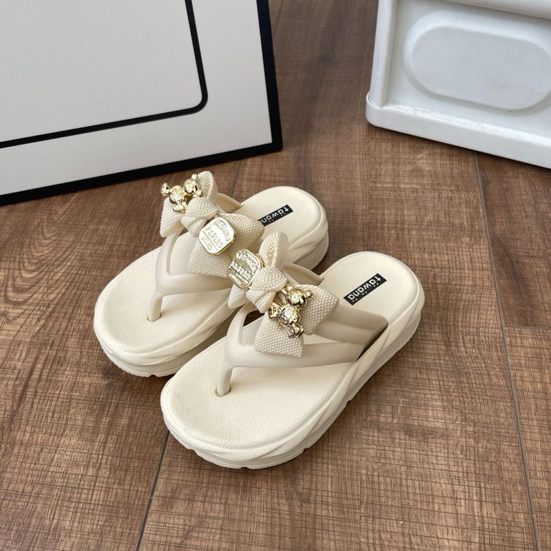 Dép xỏ ngón bé gái đế cao siêu mềm, nơ gấu dâu siêu nhẹ mềm êm chân