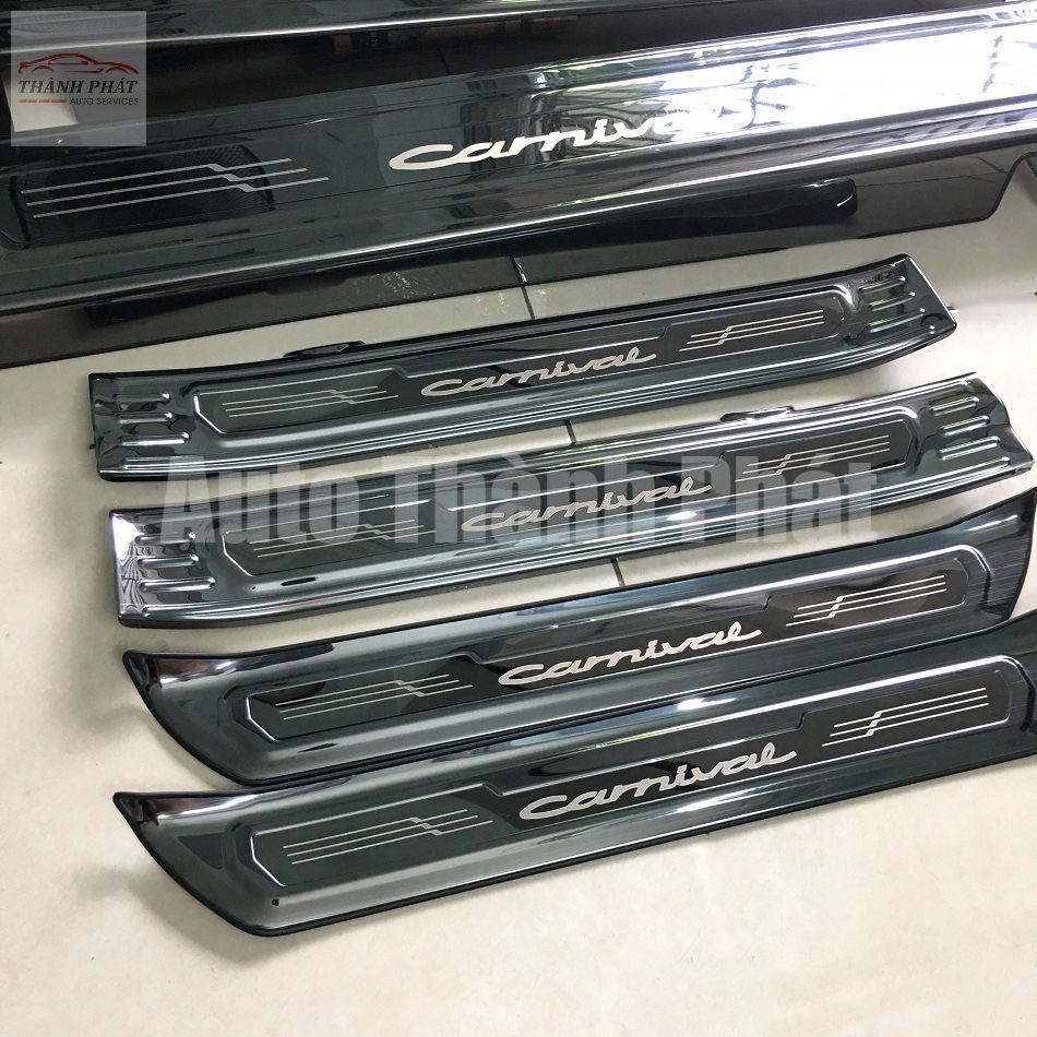 Ốp Bậc Cửa, Nẹp Bước Chân Titan Cao Cấp Xe Kia Carnival 2022- 2023 Full Bộ 6 Chi Tiết