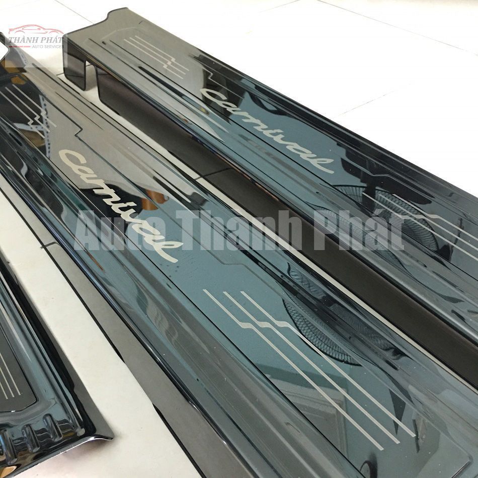 Ốp Bậc Cửa, Nẹp Bước Chân Titan Cao Cấp Xe Kia Carnival 2022- 2023 Full Bộ 6 Chi Tiết