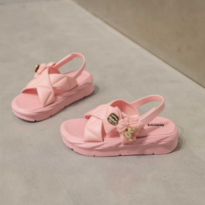 Giày quai chéo dán hình nơ gấu siêu dễ thương cho bé