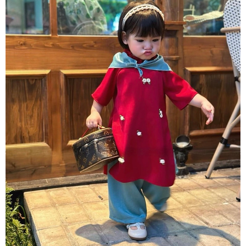 Set áo dài cách tân đính hoa kèm quần và khăn trùm đầu cho bé gái 10-30kg