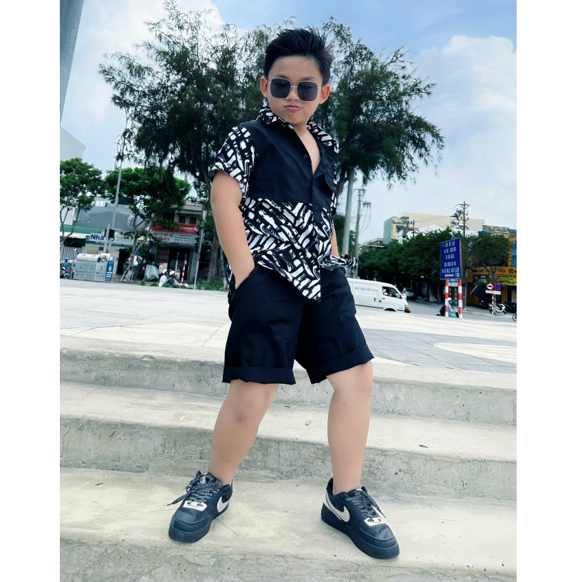 Áo sơ mi đen phối họa tiết đẹp lạ ngắn tay vải mềm thấm hút mồ hôi cho bé đi học đi chơi đi tiệc size nhí đại