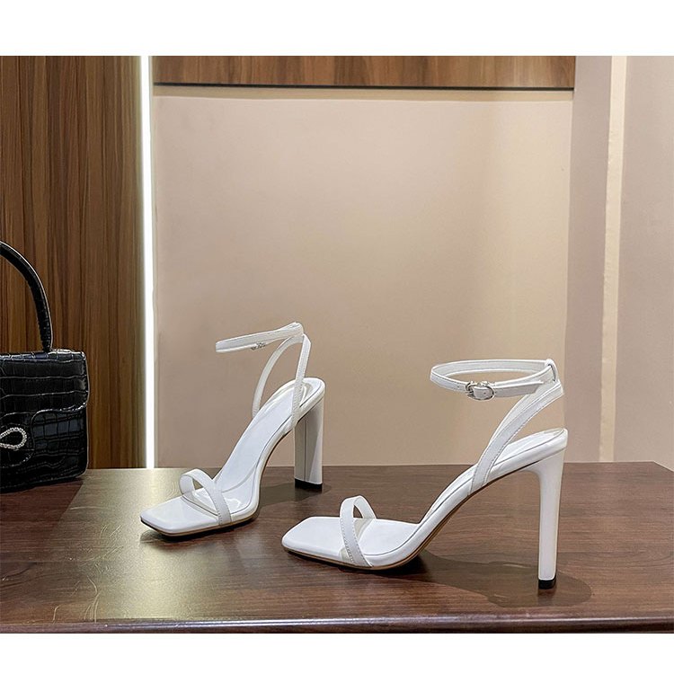 Giày sandal nữ mũi vuông cao 9cm gót dẹp hàng đẹp sang chảnh trend có 2 màu trắng và đen Mã MA202TDS0470AU