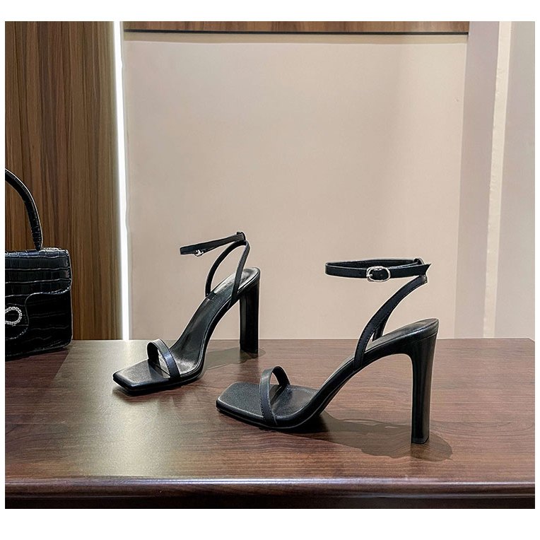 Giày sandal nữ mũi vuông cao 9cm gót dẹp hàng đẹp sang chảnh trend có 2 màu trắng và đen Mã MA202TDS0470AU