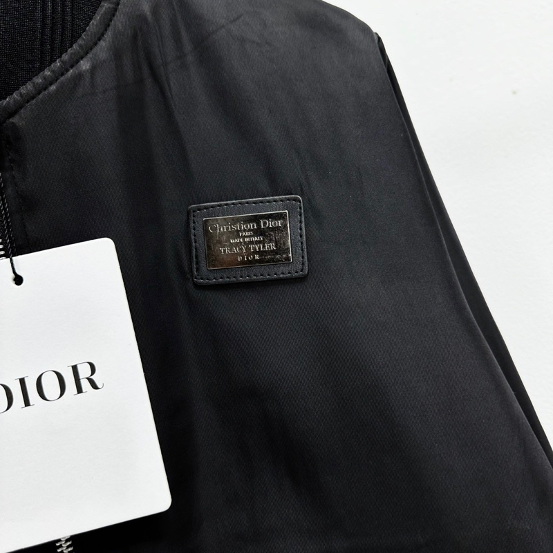 Áo khoác bomber gió nam nữ CD thêu logo sắt ngực phối lót gió vân chữ thổ cẩm monogram khoá zip AK62P