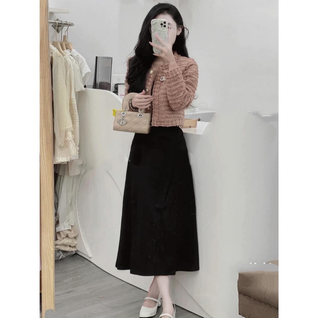 Áo Khoác Dạ Tweed Lỗng nỮ Màu Nâu Đất Mix Váy Body 2 Dây Siêu Tây Thiết Kế Thời Trang Sang Trọng, Cao Cấp.