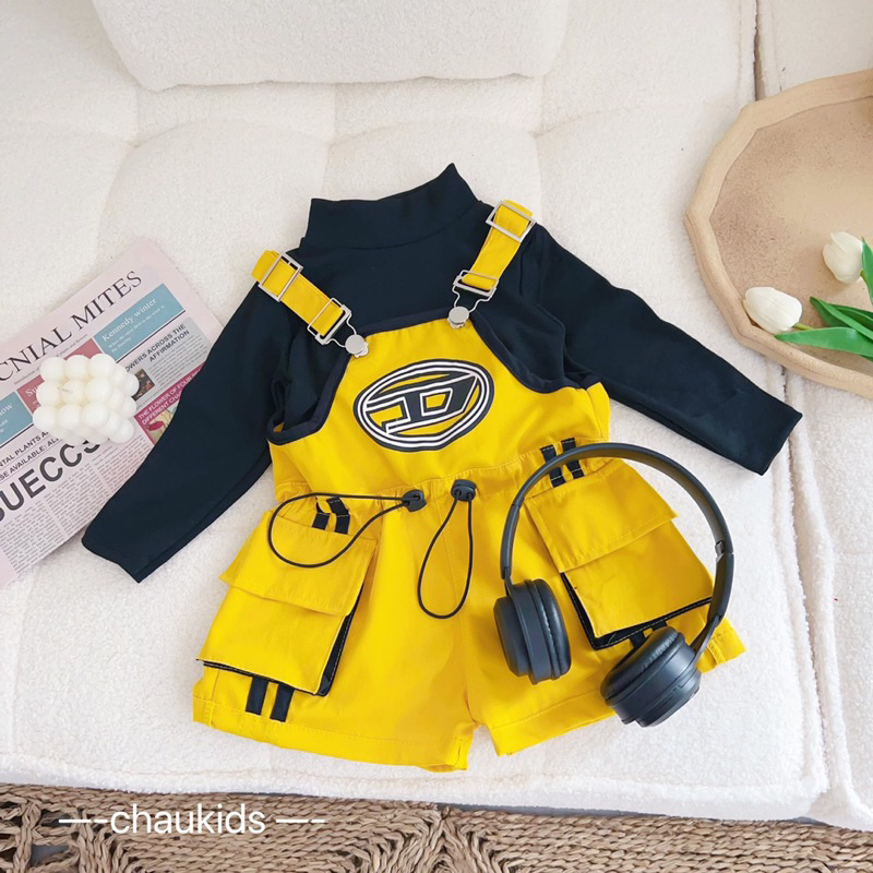 Set áo cổ đen yếm vàng cho bé gái