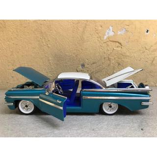 Mô hình xe cổ Impla 1959 1:24