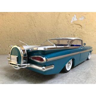 Mô hình xe cổ Impla 1959 1:24