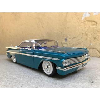 Mô hình xe cổ Impla 1959 1:24